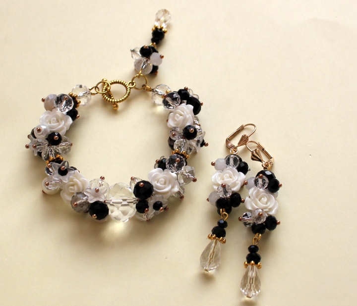 The set with roses