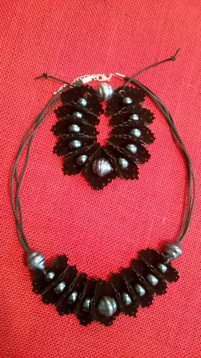 Necklace and bracelet picture no. 2