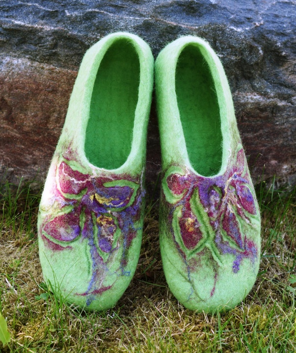 Green and purple colors house shoes for women.