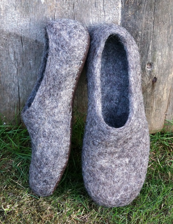 Eco felt slippers for men or women.Clogs.