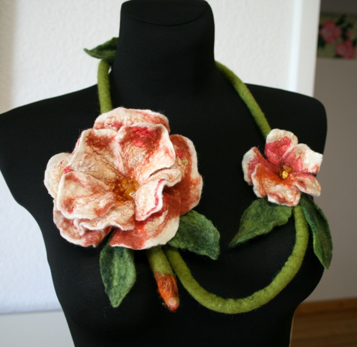 Necklace ,, Amber ,, Lady