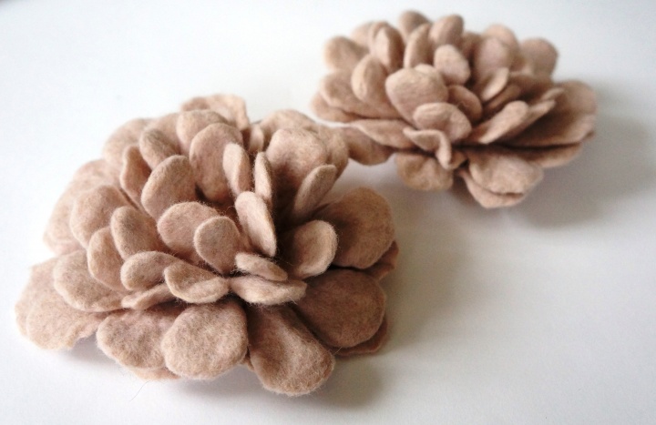 Felted flower brooch. Brooch for women or girl "Dahlias"