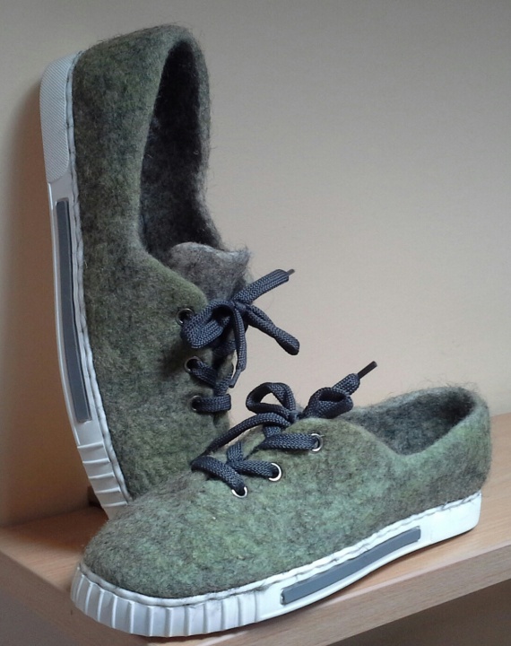 Sneakers greenish