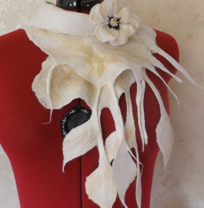 felted scarf cream-colored