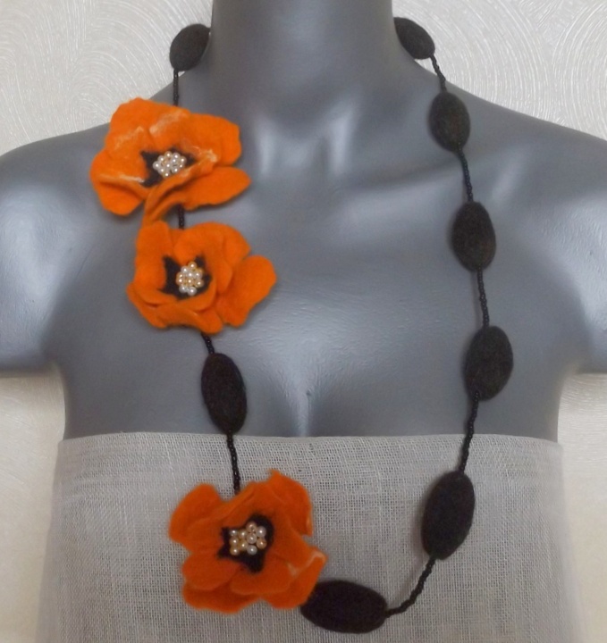 felting processes Jewelry " orange flowers " picture no. 2