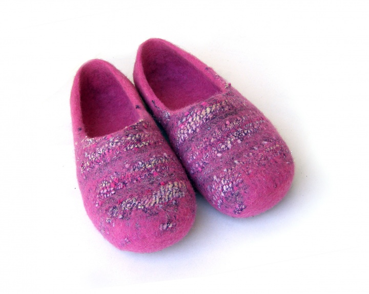 39 d. felted slippers oil