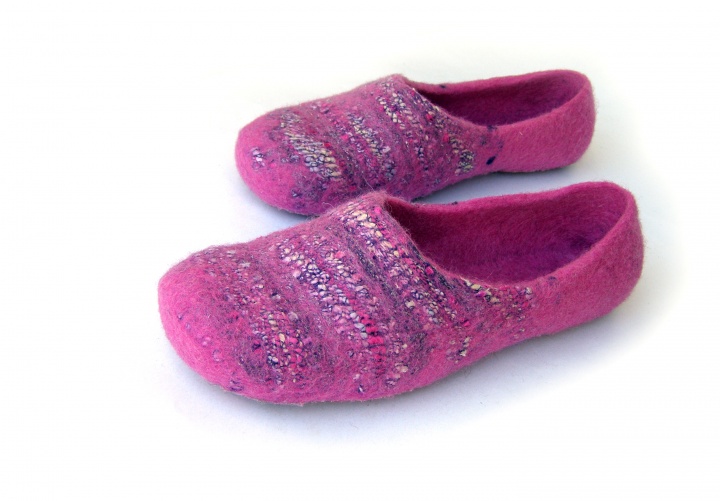 39 d. felted slippers oil picture no. 2