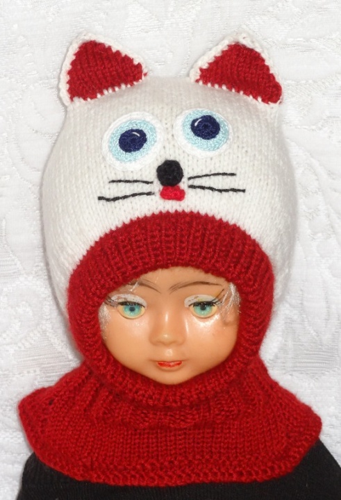 White-hat helmet red kitty