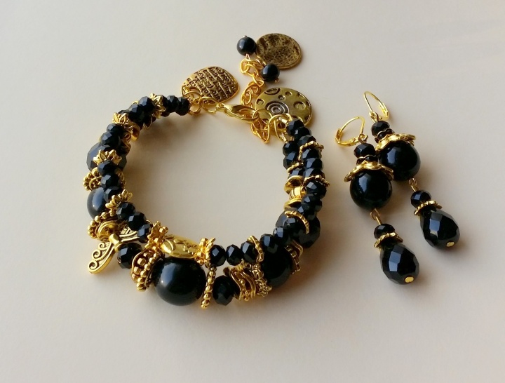 The set " Bracelet and earrings "