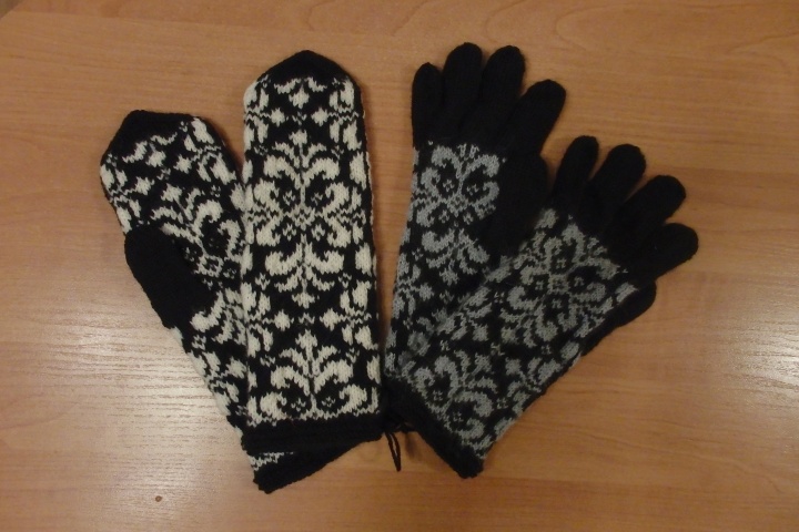 -knit gloves