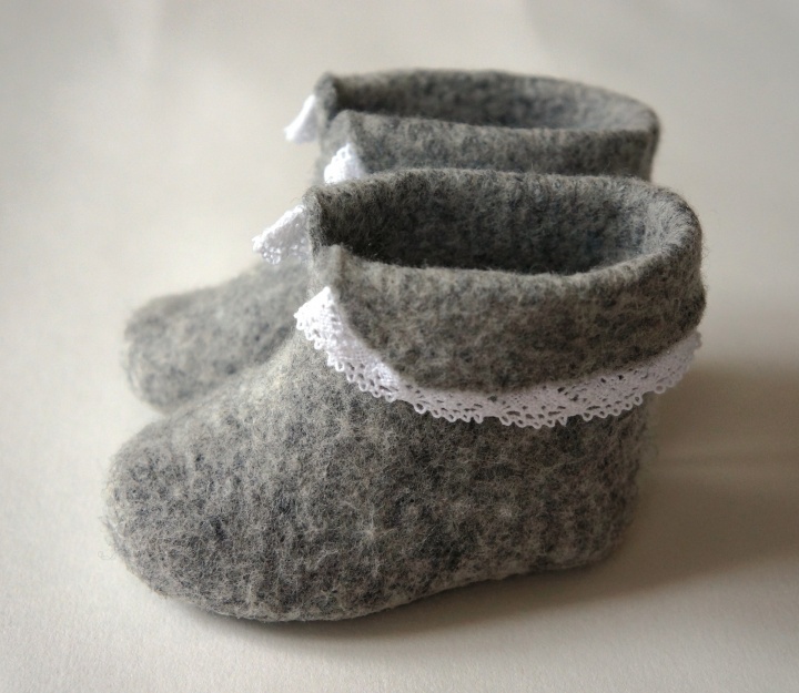 Felt baby shoes. picture no. 2