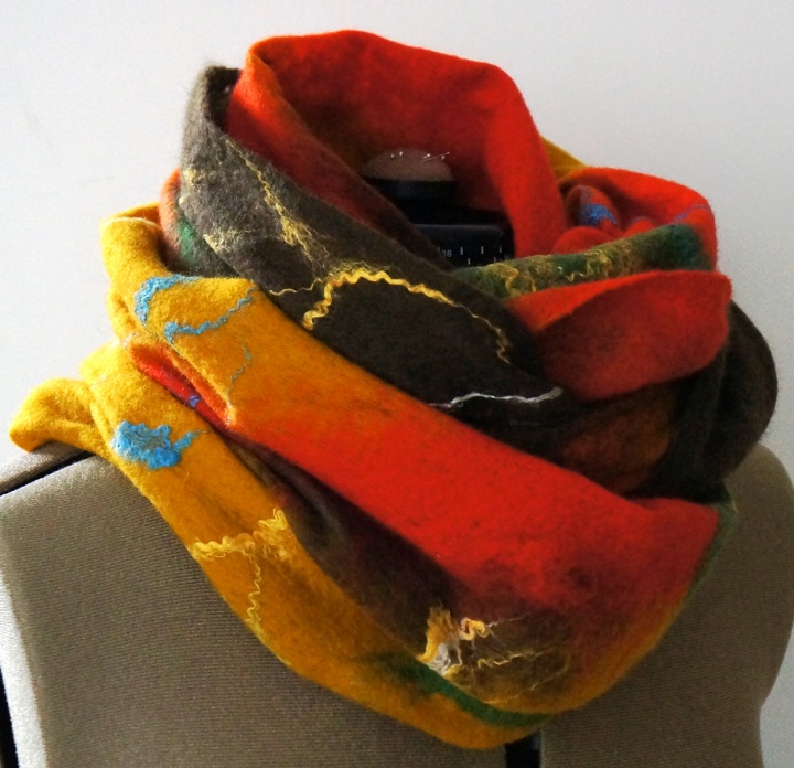 Scarf-hood " Last Leaves " picture no. 3