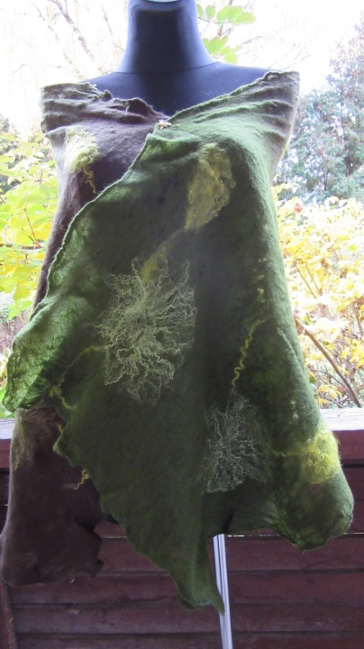 Velta green robe