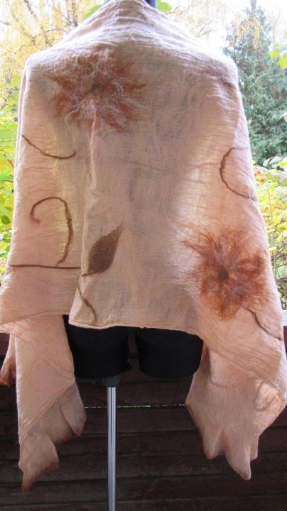 Beige silk robe picture no. 3