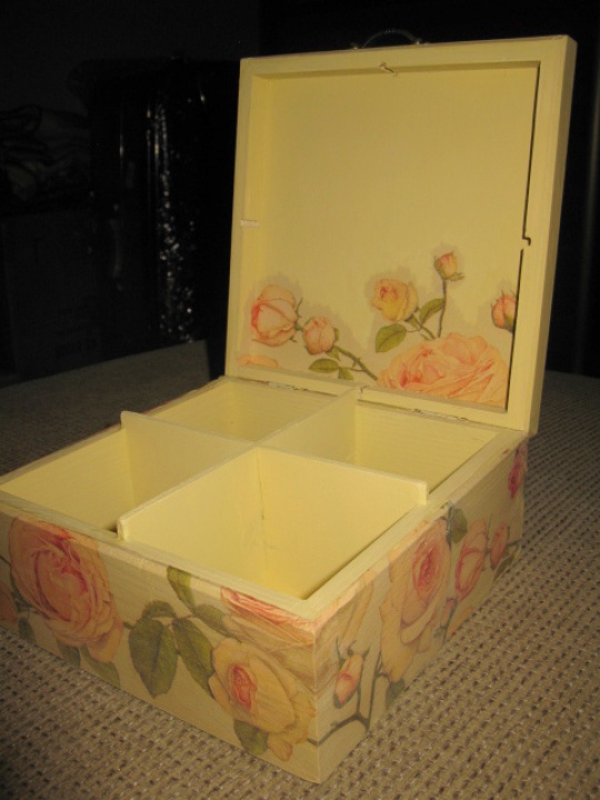 4 compartments box jewelry or tea picture no. 3