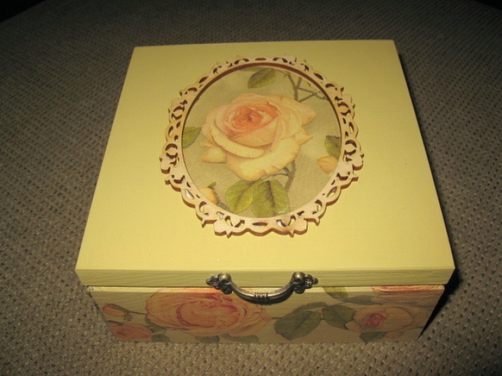 4 compartments box jewelry or tea