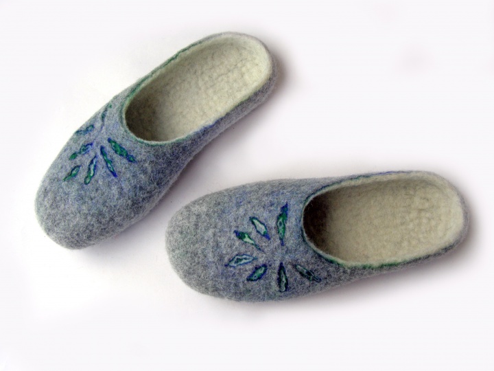38-39 June. felted slippers cold flower picture no. 2