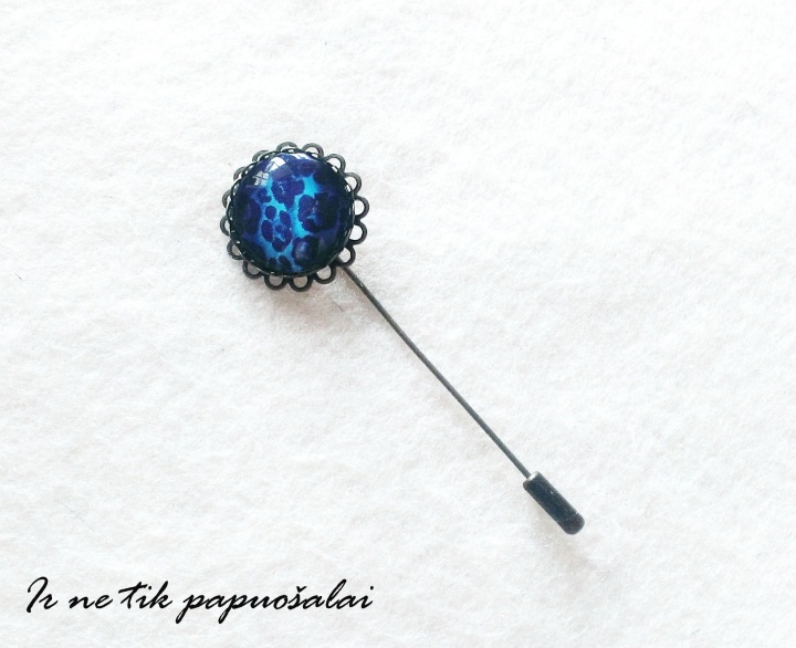 Blue brooch 2