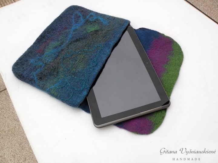 Felted pouch for tablet