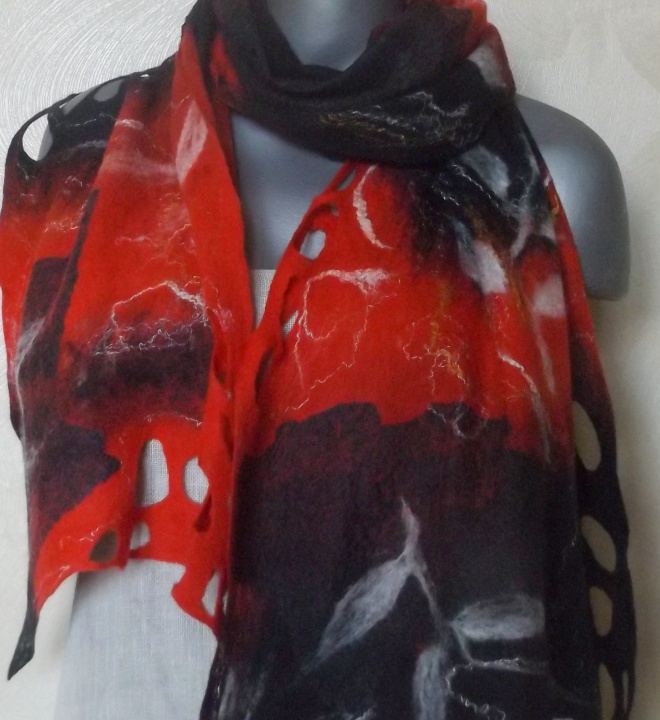merino wool scarf red and black picture no. 3