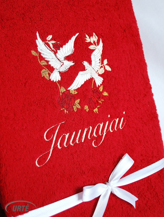 Embroidered Bride and Groom towel set with white pigeons picture no. 2