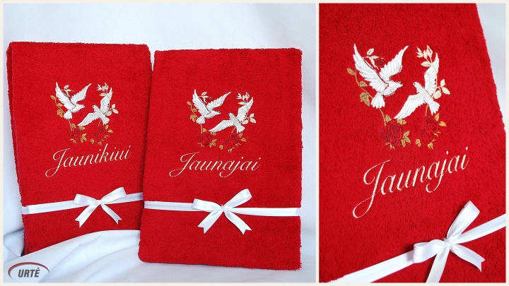 Embroidered Bride and Groom towel set with white pigeons picture no. 3