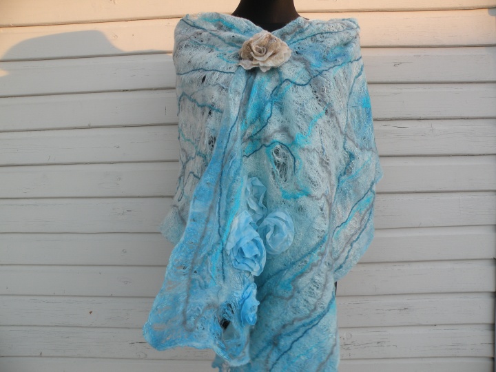 Felted scarf "Ice palace"