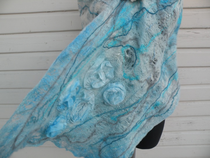 Felted scarf "Ice palace" picture no. 2