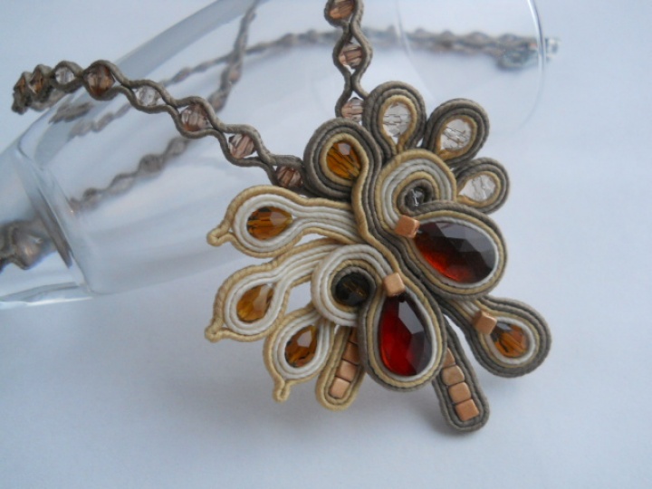 Soutache pendant 'Caramel'