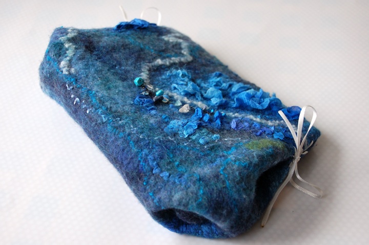 Felted cosmetic bag "Blue sea " picture no. 3