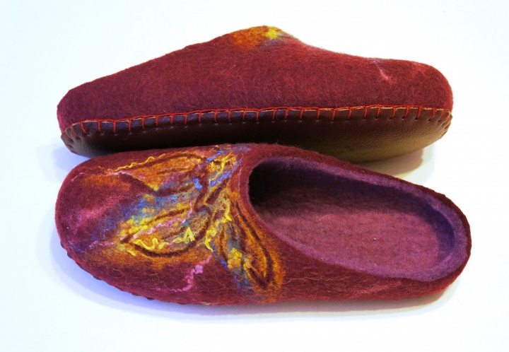 Purple-violet colors house shoes. Felt shoes. Felted slippers for women.  picture no. 2