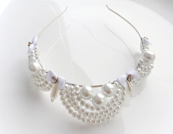 White perls crown