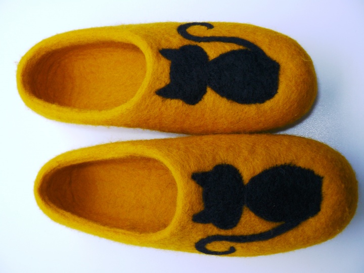 Felted slippers. Ecological wool slippers. Hand-made home shoes