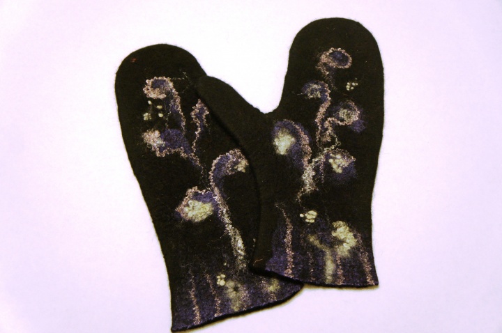 Handmade mittens for women . Mittens of merino wool. Felted warm accessories.