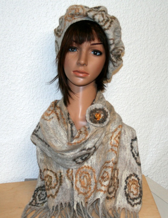 Scarf ``Winter bends``