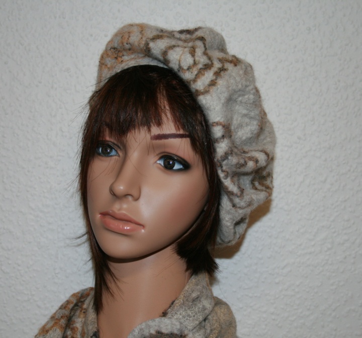 Scarf ``Winter bends`` picture no. 2
