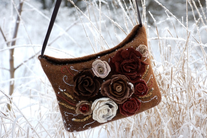 Felted handbag "Rose Garden" picture no. 2