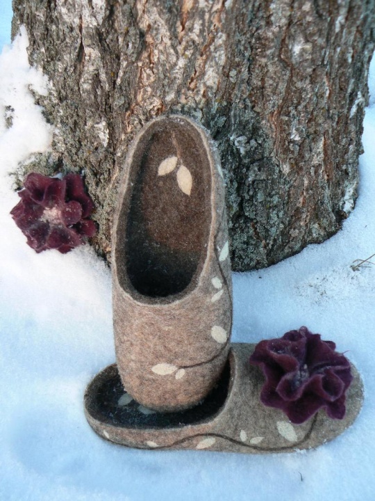 Women's slippers - Flowers and buds picture no. 2
