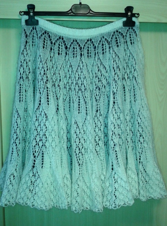 White lace skirt picture no. 2