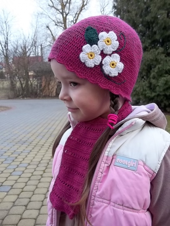 Kepurytė su gėlytėm