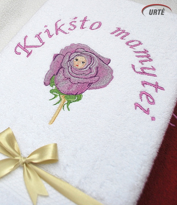 Vaikiukas rožės žiede - Siuvinėti rankšluosčiai Krikšto tėveliams