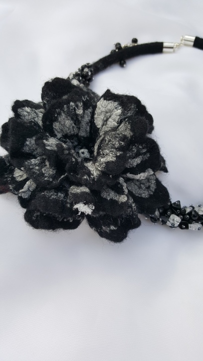 Felted necklase Black flower picture no. 3