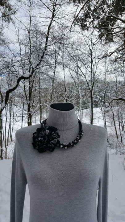 Felted necklase Black flower