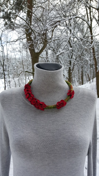 Felted necklase-Birds berries