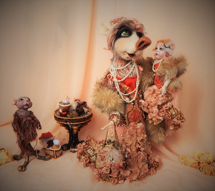 Crochet mouse rat - Secret Lady Dwarf Dollmaker with dolls / poseable art doll