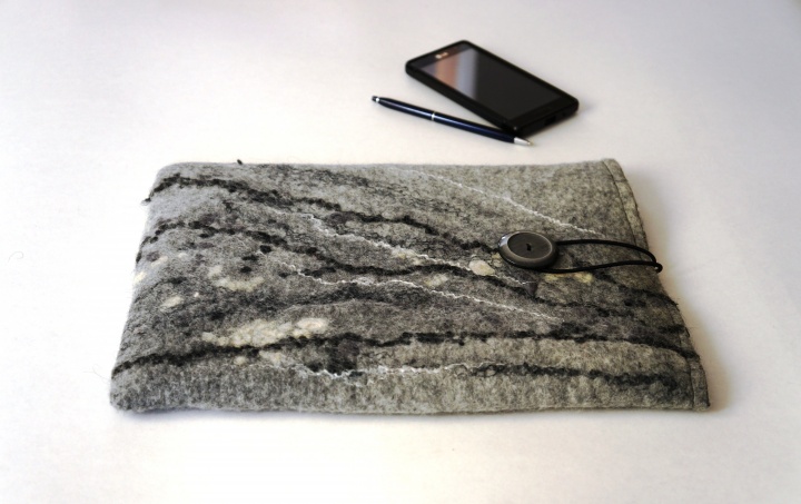 Felted laptop case, Handmade Laptop bag sleeve custom size, 100 % wool felt. picture no. 2