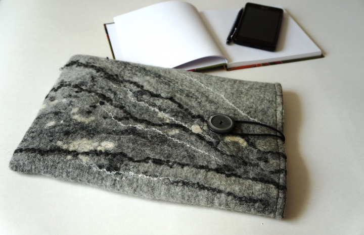 Felted laptop case, Handmade Laptop bag sleeve custom size, 100 % wool felt.