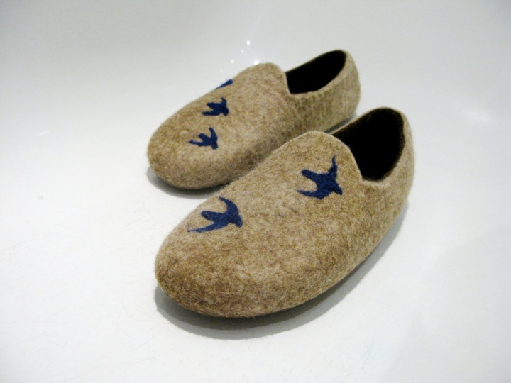 Felted slippers with birds picture no. 2