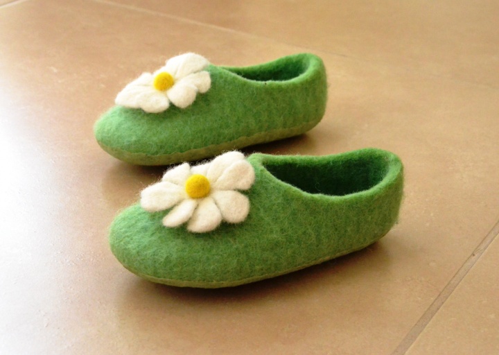 Womens slippers with flowers picture no. 2