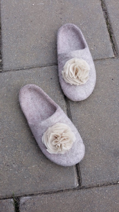 Romantic slippers with flower picture no. 3